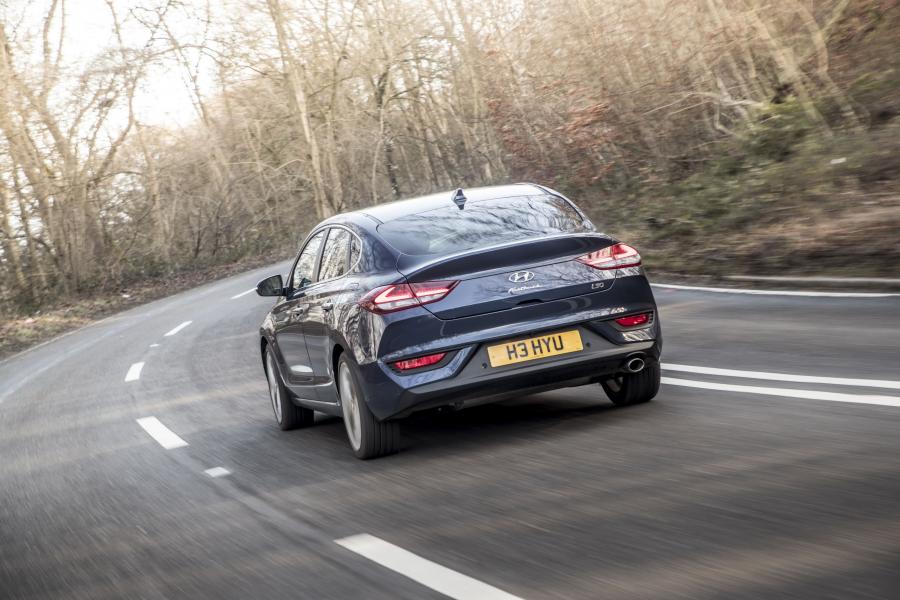  Hyundai i30 Fastback (PD) 2018 года  (UK) (фото 5 из 40)